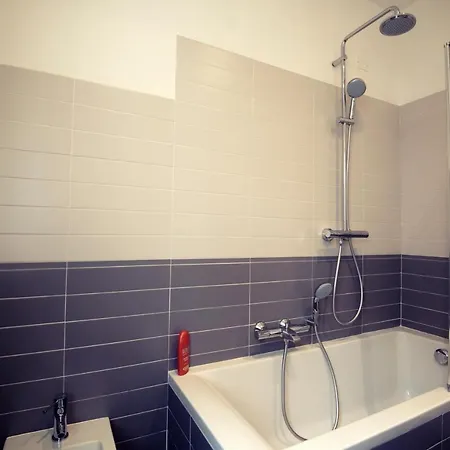 John B .&b. Guest house Lucca